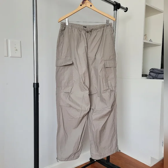 Women's Taupe High-Rise Cargo Parachute Pants - Picture 3 of 8